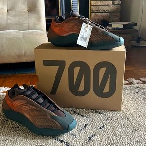 BRAND NEW YEEZY MENS 700 **with box!**